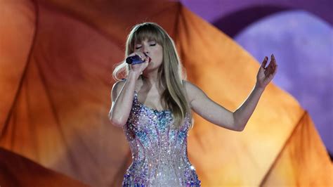 From Country to Pop: Taylor Swift's Whirlwind Transformation and the Magic Behind It